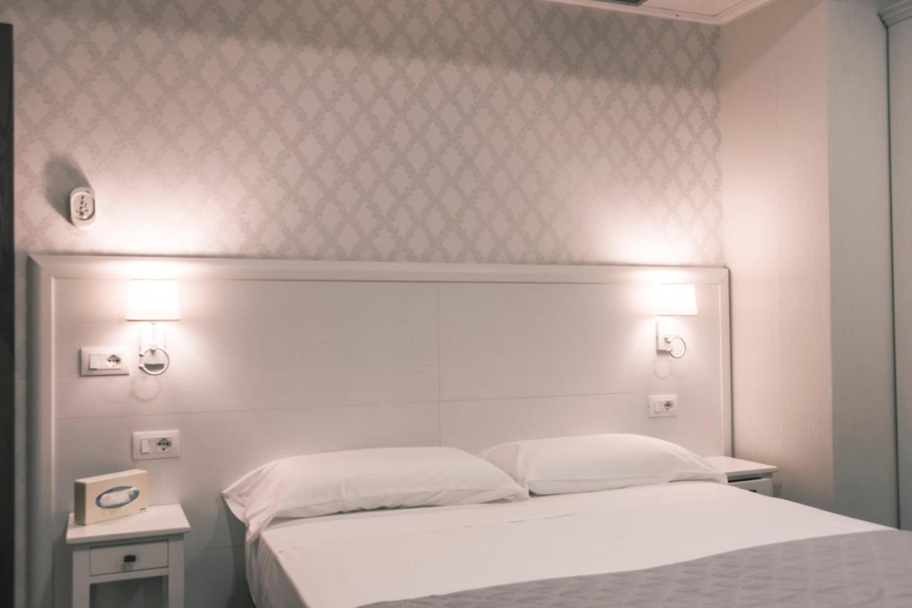 Hotel Marisa Albenga Luaran gambar
