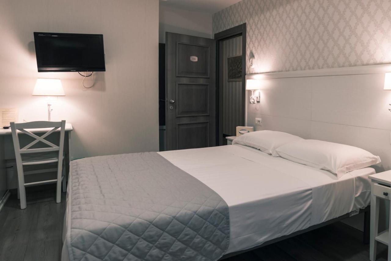 Hotel Marisa Albenga Luaran gambar