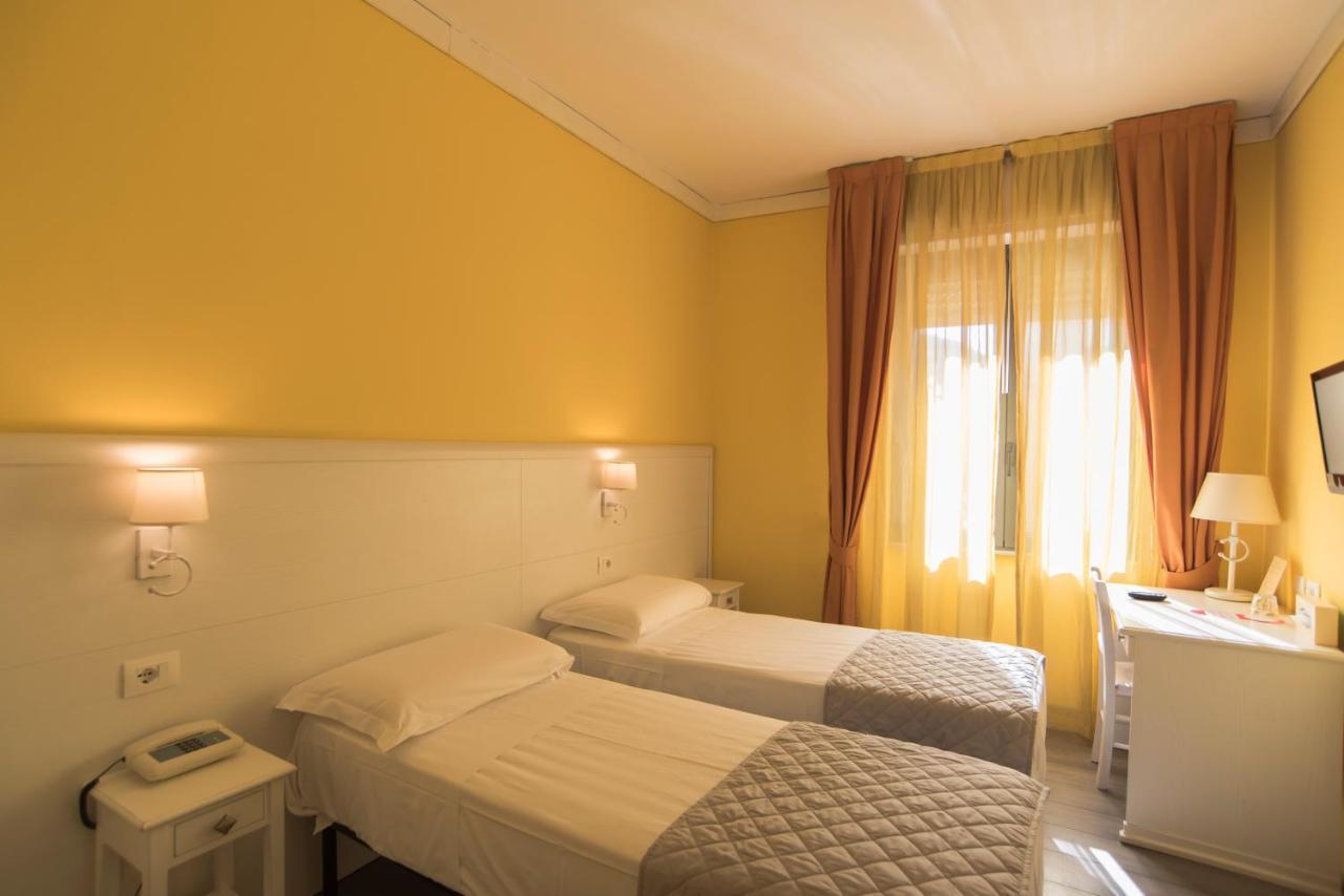 Hotel Marisa Albenga Luaran gambar