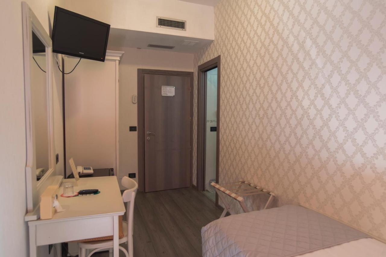 Hotel Marisa Albenga Luaran gambar
