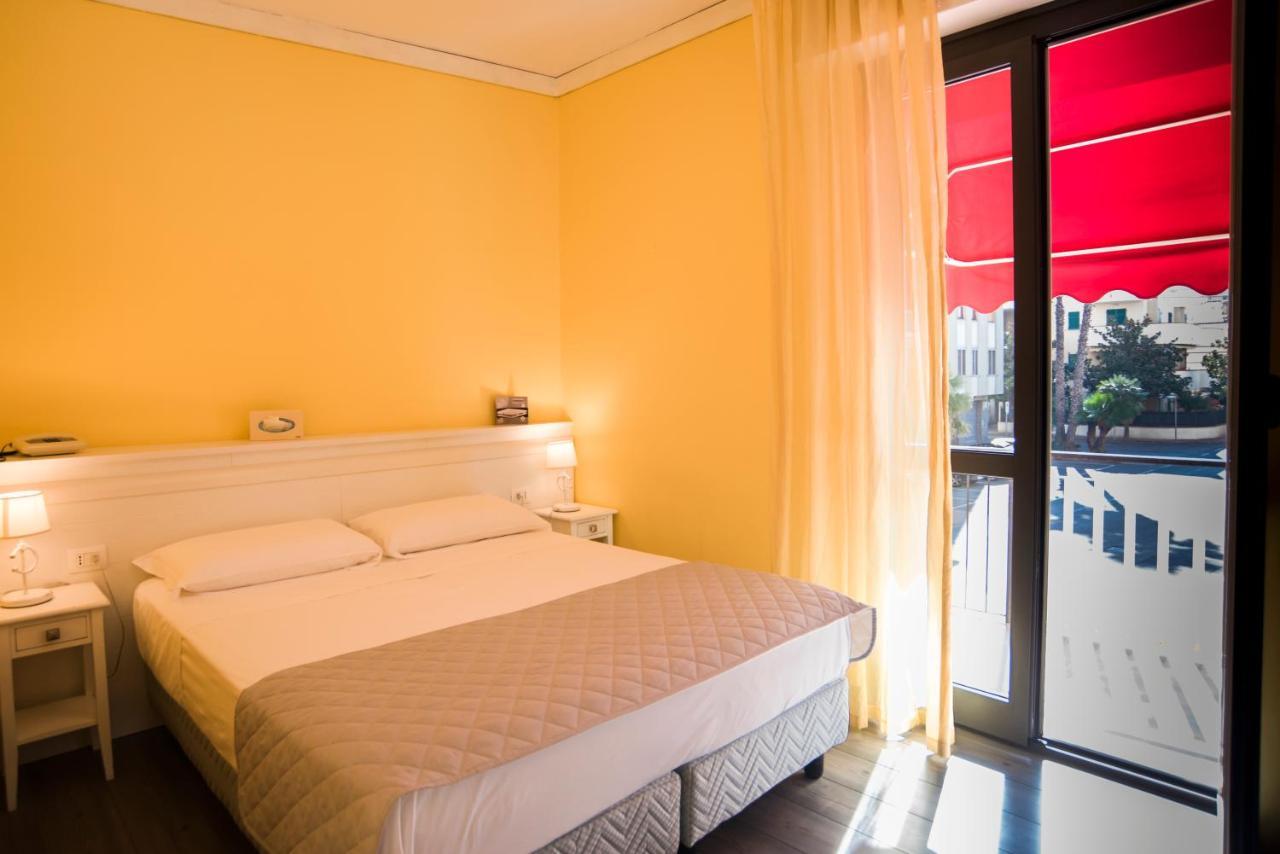 Hotel Marisa Albenga Luaran gambar