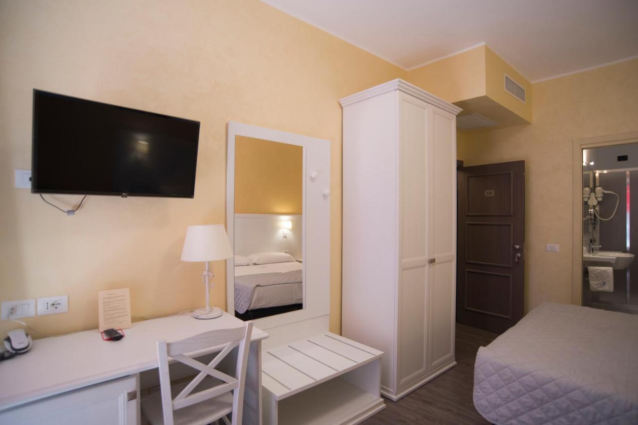Hotel Marisa Albenga Luaran gambar